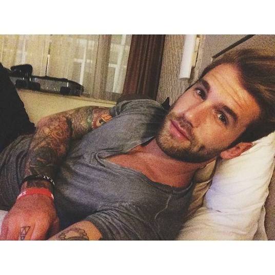 Além de lindo, Andre Hamann tem uma cara de bonzinho!