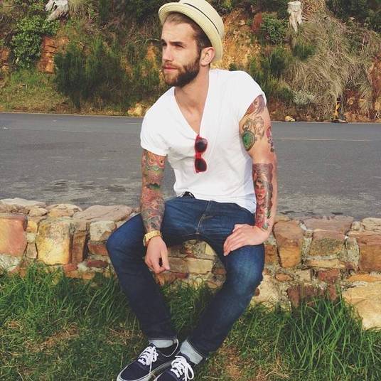 Além de ser lindo, Andre Hamann também é cheio de estilo e tatuagens. Quem é Justin Bieber mesmo?