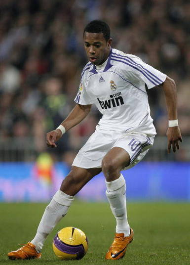 O brasileiro Robinho foi contratado do Santos por aproximadamente R$ 65 milhões. Na primeira temporada o rei das pedaladas até foi bem, mas depois, caiu muito de rendimento e saiu pela porta dos fundos 