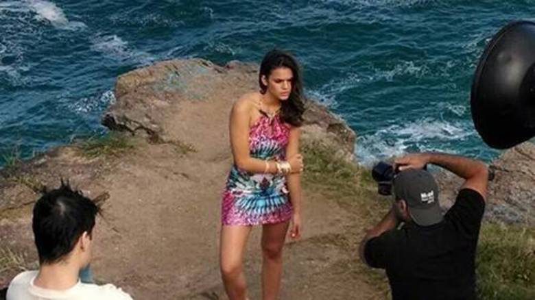 Bruna Marquezine fez fotos para a campanha Summer Luxury em uma mansão na Joatinga, bairro nobre do Rio de Janeiro
