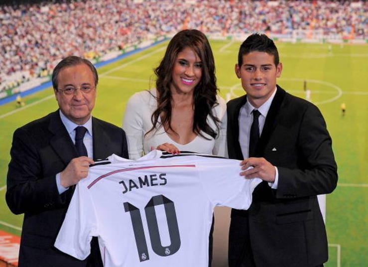 James ao lado do presidente do Real, Florentino Pérez e da sua esposa, Daniela Ospina 