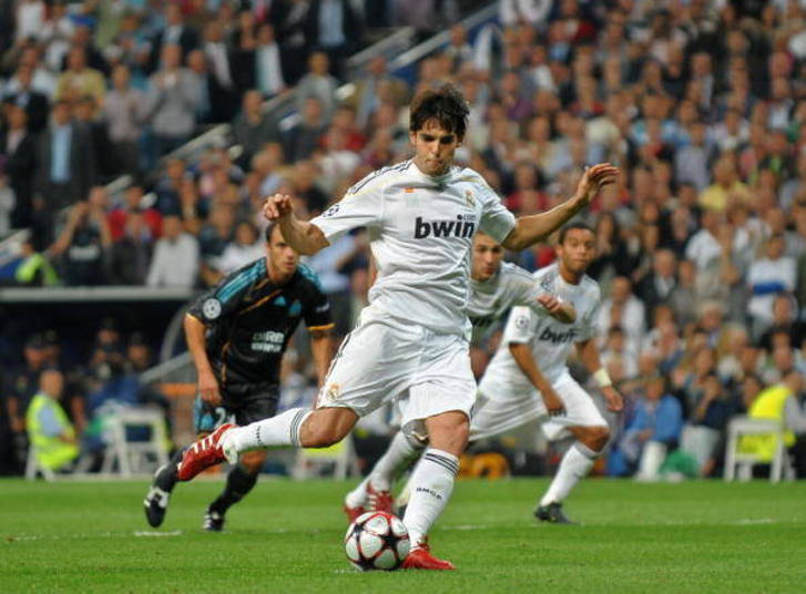 Kaká chegou com status de superestrela no Real Madrid por R$ 180 milhões, depois de ser eleito o melhor do mundo no Milan 