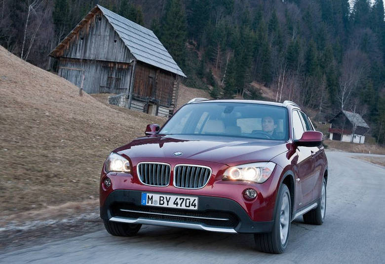 Giovane informou ter um Mercedes-Benz, ano 2008, avaliado em R$ 250 mil e uma BMW X1 (foto), ano 2011, avaliada em R$ 100 mil 