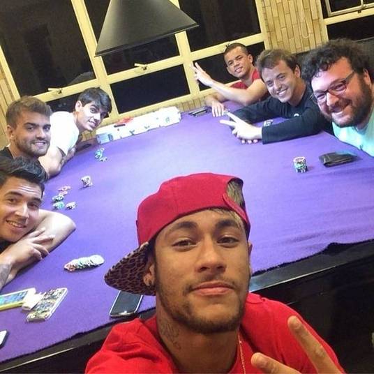 Neymar se encontrou com seus 'parças' para jogar pôquer