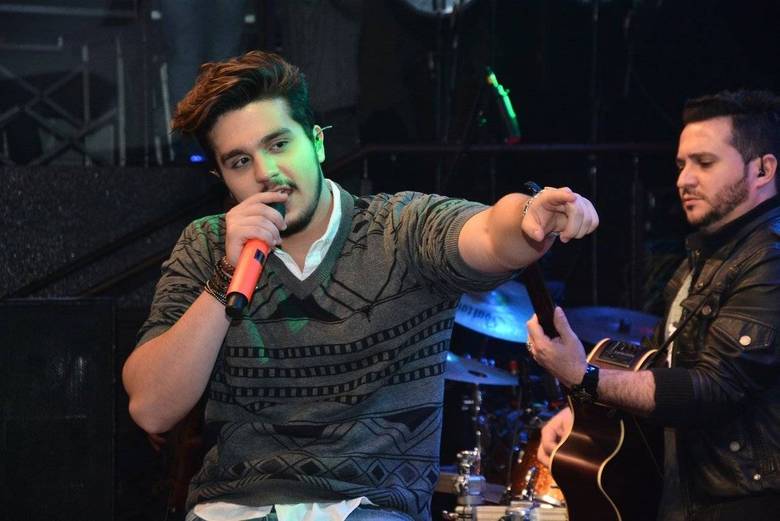 Luan Santana fez um pocket-show especial somente para fãs, em São Paulo