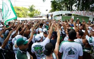 Sem ônibus, organizada palmeirense irá a clássico de metrô, junto com corintianos
