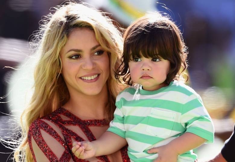 Ela tem um filho fofoShakira se tornou mãe no ano passado e mostrou que também é nota 10 nesse quesito. A colombiana vive compartilhando os momentos com o pequeno Milan e arranca elogios e comentários fofos dos fãs. Mas, fala uma coisa, como não se encantar com esse menininho de bochechão? Shakira arrasa até na prole