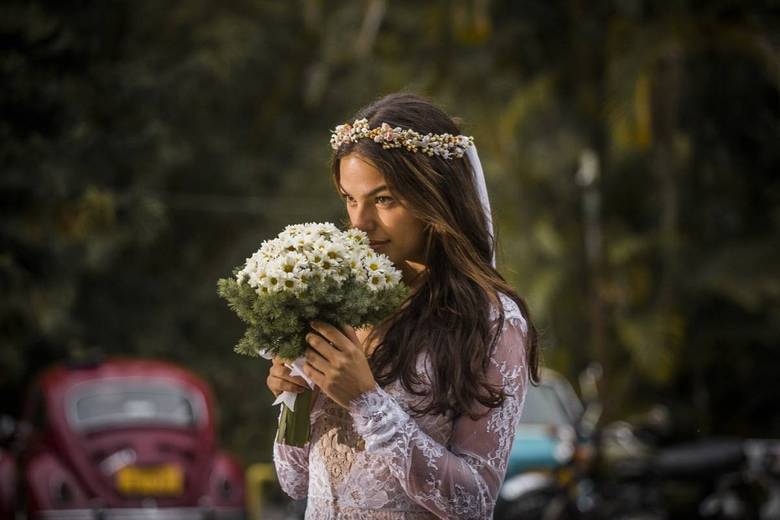 Desencalha, Isis!De acordo com o jornal Extra, tietes de Isis Valverde iniciaram 
uma campanha em favor da aproximação da atriz com Chay Suede. O rapaz 
está no ar na novela Império e tem recebido elogios da crítica. Será que eles combinam?