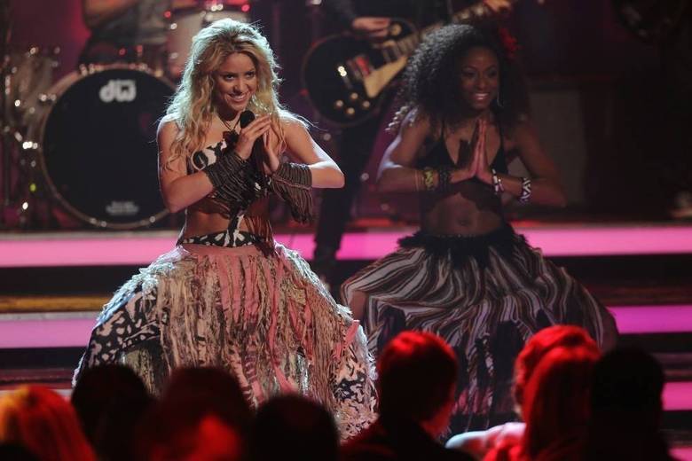 Fez o Waka Waka inesquecível em 2010Não foi só na Copa do Mundo deste ano que Shakira arrasou. Na Copa de 2010, ela soltou a voz na canção oficial Waka Waka (This Time is for Africa) e até hoje é lembrada por isso. Será que, com o sucesso atrás do outro, a veremos cantando no próximo hit para o evento esportivo, na Rússia? Assim, time que está ganhando não se mexe... Só uma dica