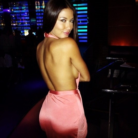 A balada é um lugar para ver e ser visto, mas parece que para a musa Arianny Celeste e seu corpo escultural, a segunda opção é a que mais vale. Em foto publicada em sua conta do Instagram, a ring girl do UFC mostrou demais e deixou os marmanjos de plantão malucos com sua exuberância.Veja mais fotos sensuais da gata...