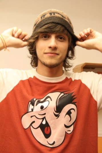 Também desde 2010, Chay é considerado galã e arranca suspiros por onde passa. Ele mudou bastante com os anos e ficou mais, digamos, sexy. Só que ele sempre foi bonito e fez muito sucesso com as meninas