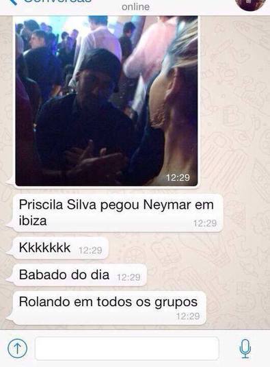 A conversa no WhatsApp dela com as amigas também está circulando por aí