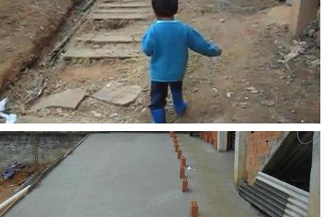 Menino anda em caminho com obstáculos