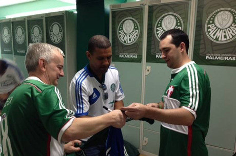 Ídolos do Palmeiras na década de 90 brincam de técnicos de torcedores