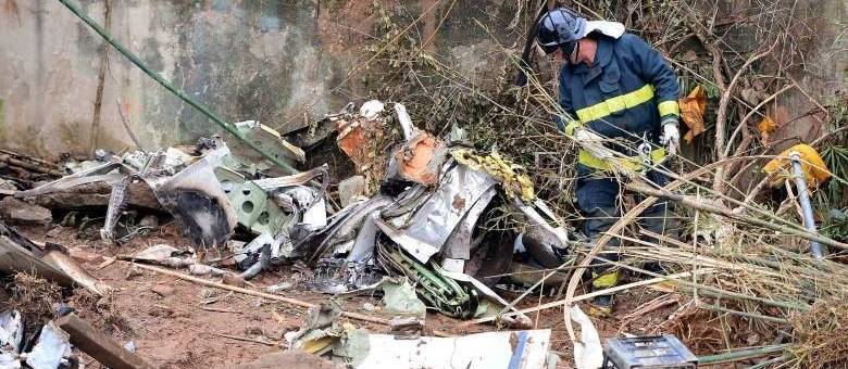 Aeronave caiu no bairro do Boqueirão, na região central de Santos
