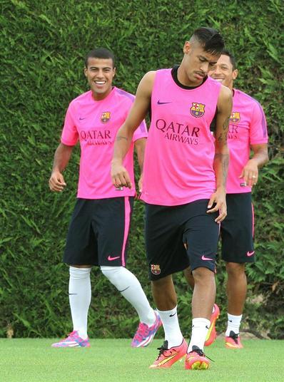 Exames detectaram uma lesão de grau leve, mas que a ameaça a participação de Neymar na estreia do Barcelona no Campeonato Espanhol no próximo domingo (24) contra o Elche