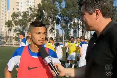 Promessa do Timão se divide entre  futebol e escola