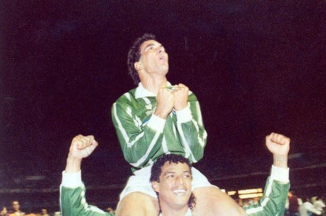 Há 23 anos, o Palmeiras saia da fila com estilo em final contra o Corinthians