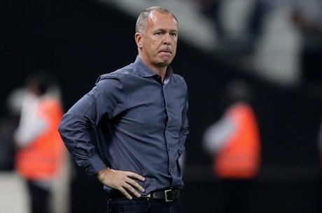 Corinthians é mais cobrado do que São Paulo, diz Mano