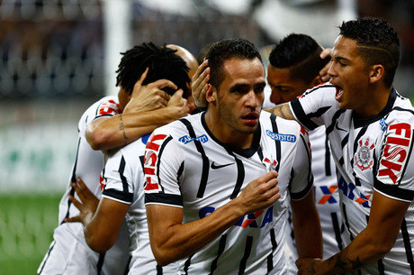 Corinthians pena para pagar conta após farra na Copa