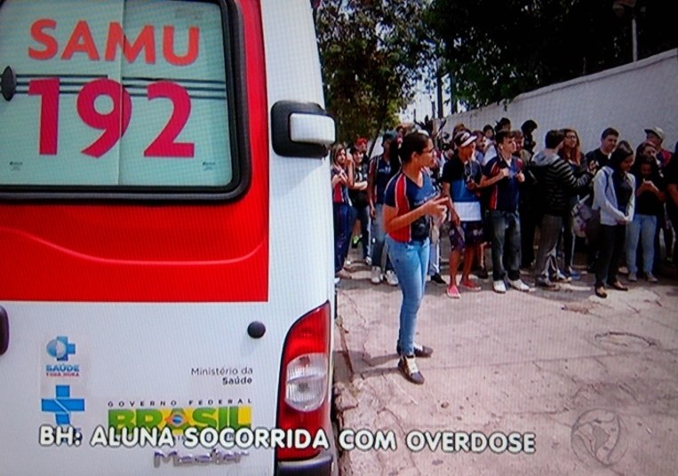 Uma adolescente de 15 anos passou mal dentro de uma escola da região da Pampulha, em Belo Horizonte. Estudantes e professores acreditam que o motivo tenha sido o uso de drogas