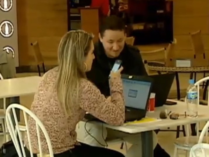 O estudo aponta que o perfil de quem posta fotos românticas é igual a de quem controla a vida do parceiro pelas redes sociais+ Famosos adoram postar fotos ao lado dos seus companheiros. Veja! 