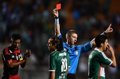 Dorival discorda de Brunoro e acredita em punição do Palmeiras a Valdivia após expulsão