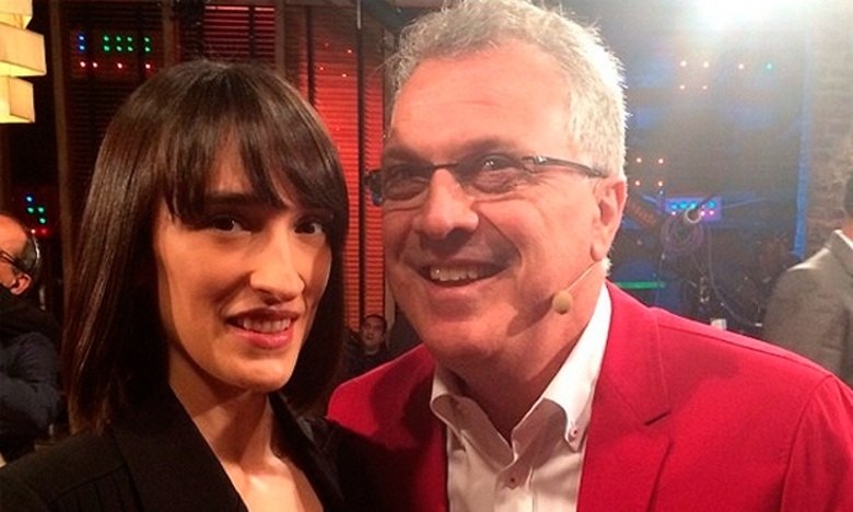 Outro que está com o coração em festa é Pedro Bial. O jornalista e apresentador confirmou à revista Contigo! que está namorando a consultora de moda Maria Prata. Os dois foram fotografados aos beijos em um restaurante do Leblon na noite de 25 de agosto. Sorte aos pombinhos!