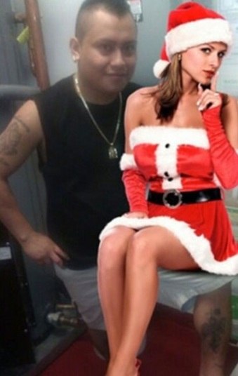 Esse cara devia pedir para o Papai Noel um livro sobre Como usar o Photoshop, isso sim!