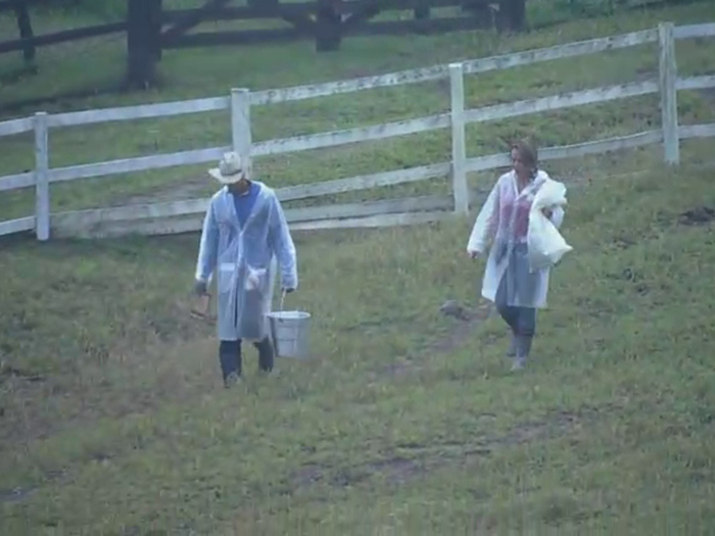 Em referência à noite anterior, em que os peões foram punidos, o Fazendeiro criticou a postura da modelo.— Você está ficando com fama de leva e trás. Não gostei e não curti+ Quem você quer que continue na Fazenda? Clique aqui e vote quantas vezes quiser+ Aplicativo A Fazenda permite interatividade em tempo real. Fique por dentro da novidade. Veja mais!