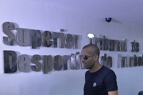 Sheik e Valdivia são punidos, mas STJD alivia ganchos