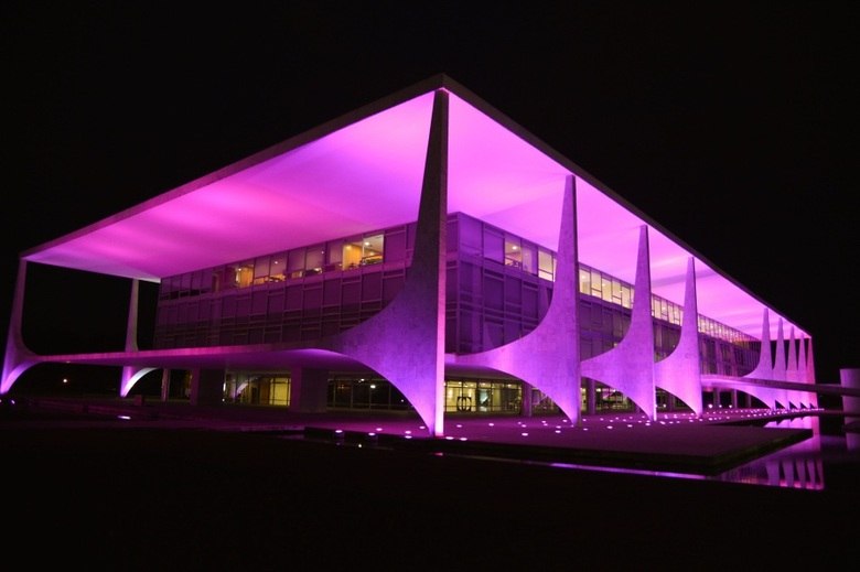 O palácio do Planalto, em Brasília (DF), também mudou de cor