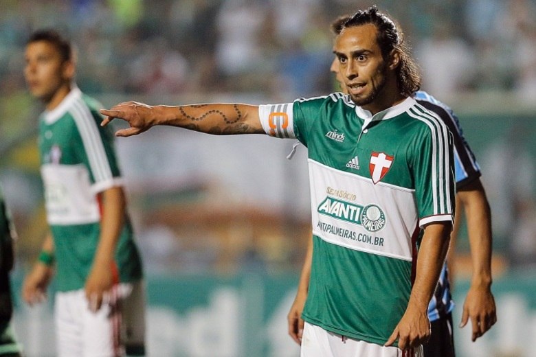 Não é só Valdívia: veja os jogadores nervosinhos que já decidiram partidas