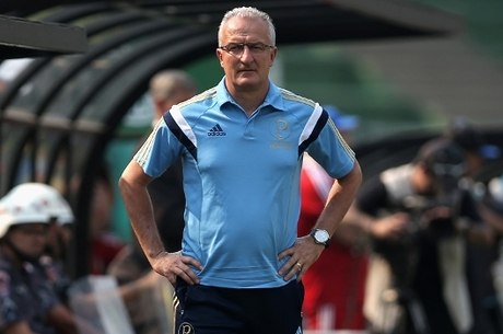 Nobre garante Dorival em 2015 e já fala de reforços