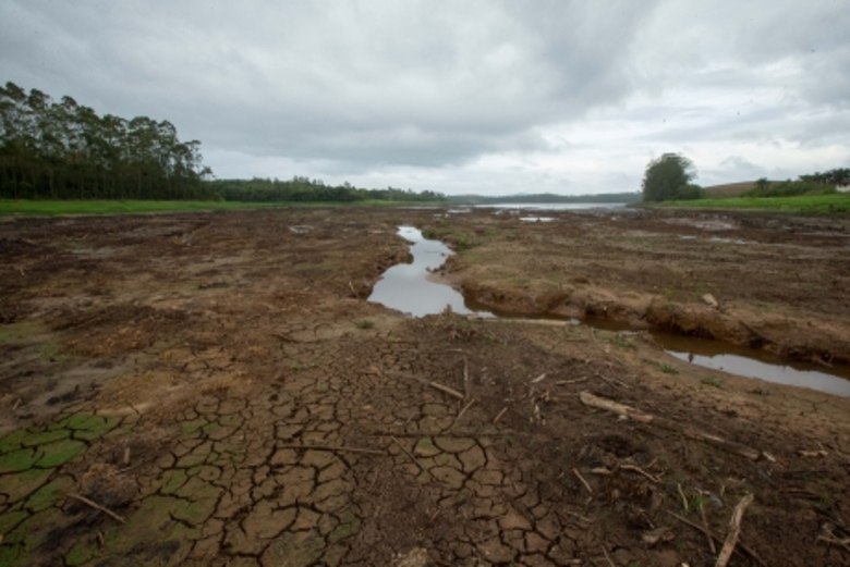 Esses dados vêm dos primeiros estudos feitos para contabilizar do espaço as perdas de reservas subterrâneas de água Esses dados vêm dos primeiros estudos feitos para contabilizar do espaço as perdas de reservas subterrâneas de água