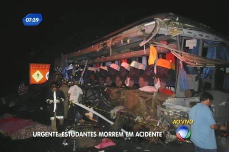 Acidente na estrada deixa dez mortos no interior de São Paulo