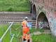 O episódio ocorreu no condado de Hertfordshire, sul da Inglaterra. O suicídio aconteceu na estação ferroviária de  Borehamwood. O casal pulou uma cerca na estação, andou pelos trilhos até esperar pelo trem. Quando ele apareceu,  foram atropelados juntos