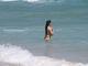 Ex-BBBs Nasser e Andressa curtem início de semana em praia carioca
