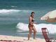 Ex-BBBs Nasser e Andressa curtem início de semana em praia carioca