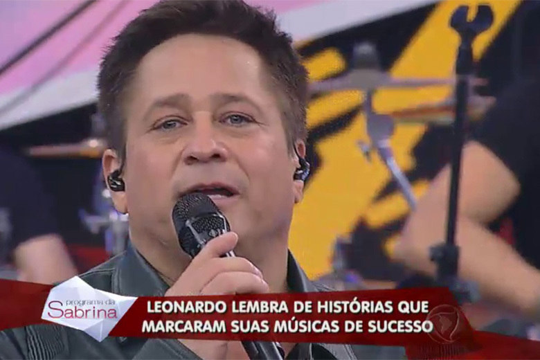 

— Quando se fala dessa
música, acaba tocando no que aconteceu com o meu irmão e é inevitável que a
gente fale e que a gente se emocione. As lembranças são muito recentes na nossa
cabeça. Eu que vejo todos os dias o retrato dele, os nossos discos. Todo dia
quando acordo, quando vou dormir, sempre lembrando dele e olhando para ele na
fotografia. Foi tão precocemente — pontuou o cantor

  