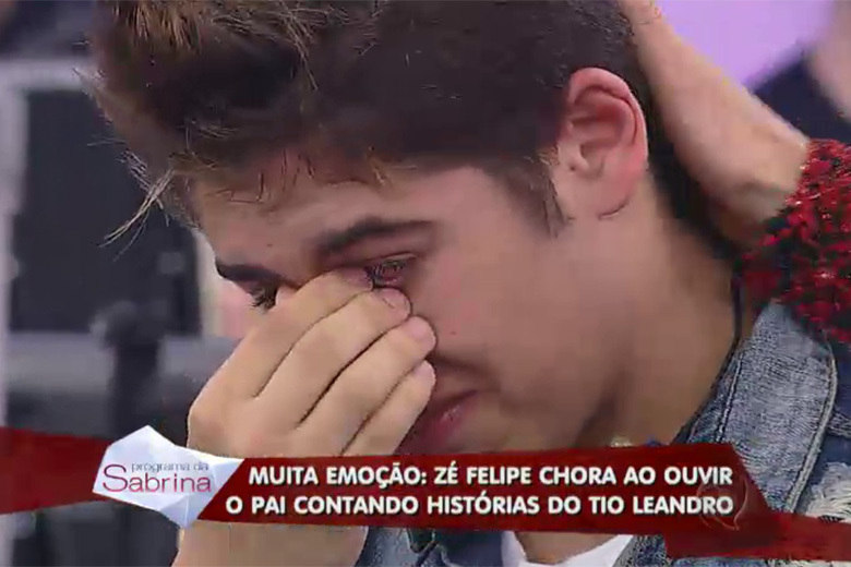 A música em questão se chama Um Sonhador+ Sabrina relembra dia em que cantou na Hebe e participa do Chuta Quem Tá Cantando+ Muita emoção! Veja os bastidores do Programa da Sabrina que celebrou o aniversário da Japa+ Quer saber tudo sobre o Programa da Sabrina? Siga o perfil no Twitter+ A atração da japa mais famosa do Brasil também está no Facebook. Curta!