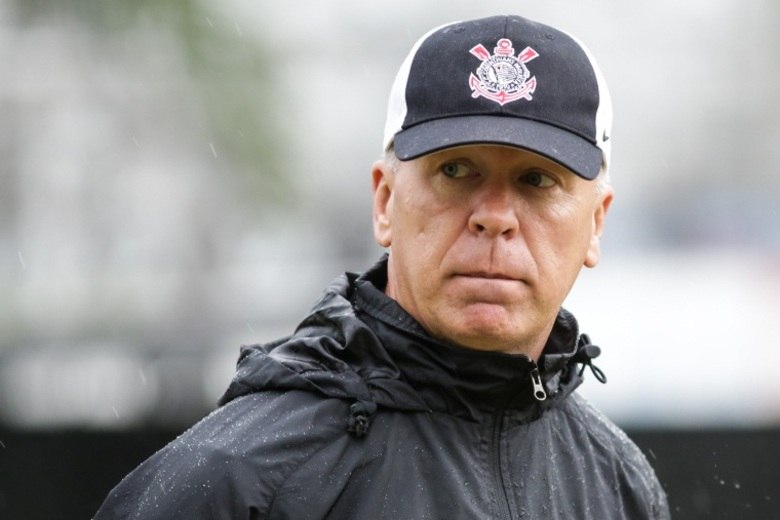 Mano admite constrangimento com diretoria e completa: 