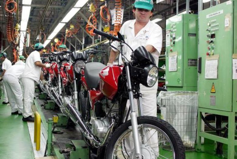 Uma moto de até 125 cc tem 52,54% do seu valor para cobrir impostos. Isso significa que se a moto custar R$ 7.000, o valor gasto para cobrir impostos chega a mais ou menos R$ 3.500 