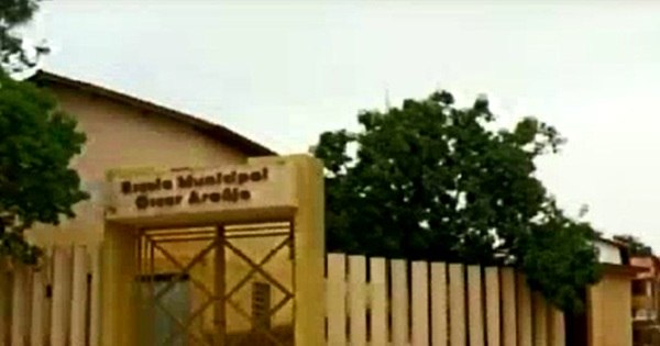 Ladrões levam comida e leite de escola e deixam veneno no local - R7