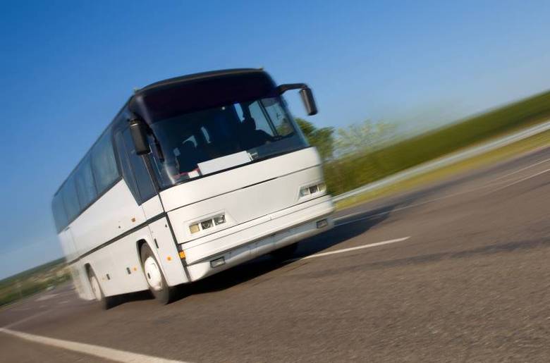 Quem for viajar de ônibus deve estar atento aos horários de partida. Se a
empresa atrasar por mais de uma hora, o consumidor pode solicitar outra
passagem para outro dia ou horário ou até mesmo solicitar o reembolso Quem for viajar de ônibus deve estar atento aos horários de partida. Se a
empresa atrasar por mais de uma hora, o consumidor pode solicitar outra
passagem para outro dia ou horário ou até mesmo solicitar o reembolso