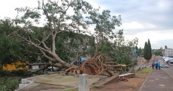 Tempestades causam transtorno em 30 municípios gaúchos - R7