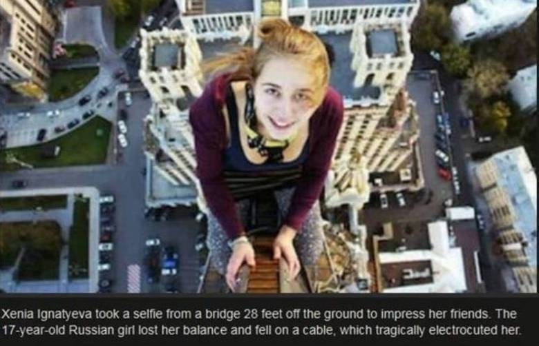 Além das selfies polêmicas, tivemos também as selfies 'mortais'! Algumas pessoas simplesmente não tiveram sorte ao tentar capturar a melhor foto possível. Essa menina de 17 anos, Xenia Ignatyeva, caiu de uma ponte de nove metros em São Petersburgo, na Rússia quando tentava tirar uma foto para postar nas redes sociais Além das selfies polêmicas, tivemos também as selfies 'mortais'! Algumas pessoas simplesmente não tiveram sorte ao tentar capturar a melhor foto possível. Essa menina de 17 anos, Xenia Ignatyeva, caiu de uma ponte de nove metros em São Petersburgo, na Rússia quando tentava tirar uma foto para postar nas redes sociais