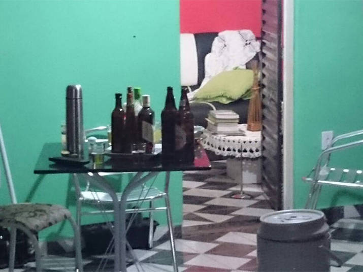 Um publicitário foi assassinado, durante uma festa dentro de sua casa, no bairro Santa Cruz, no município de Luís Eduardo Magalhães, no oeste da Bahia