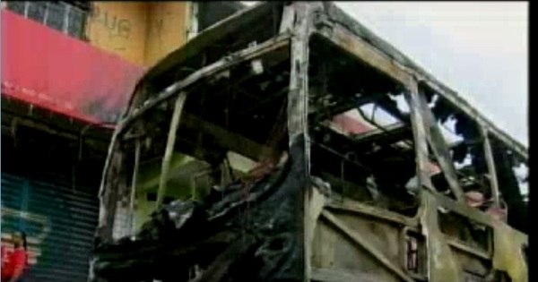 Grupo incendeia dois ônibus em represália à morte de traficante em ... - R7