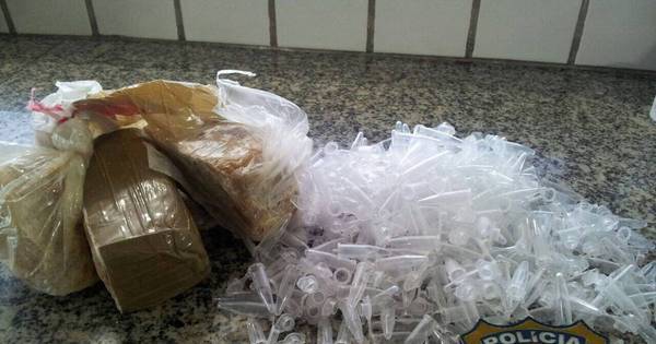 Homem é preso na BR-381 com 300 pinos de cocaína - R7